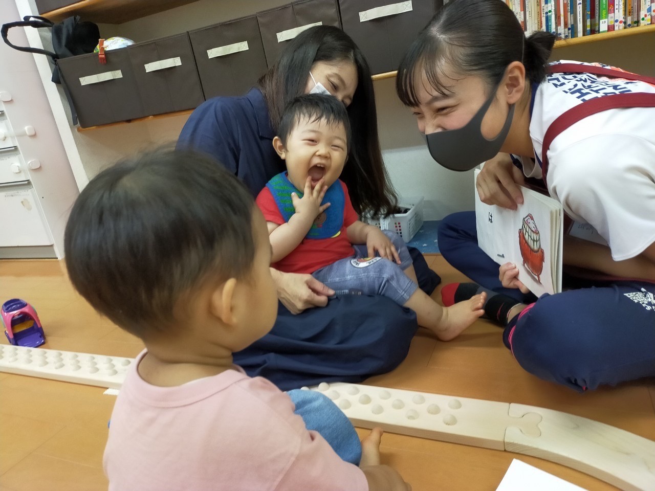 ひろばのようす 高松 高校生ボランティアさん 香川の子育て支援 改善 認定npo法人わははネット